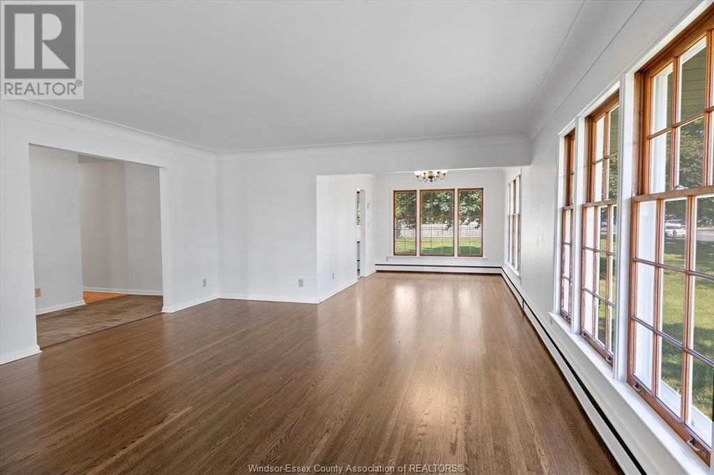 3945-85 DOUGALL AVENUE Image 43