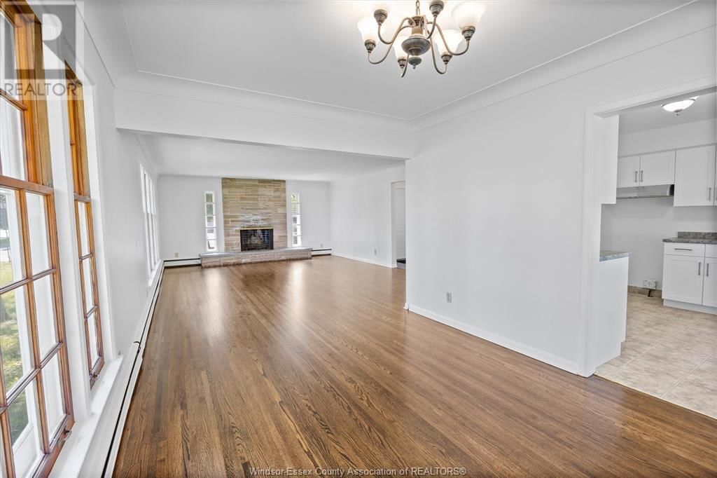 3945-85 DOUGALL AVENUE Image 44