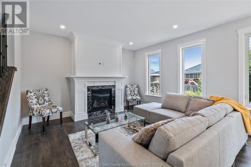 245 CHARLES null  Essex, N8M3E9 | Image 11