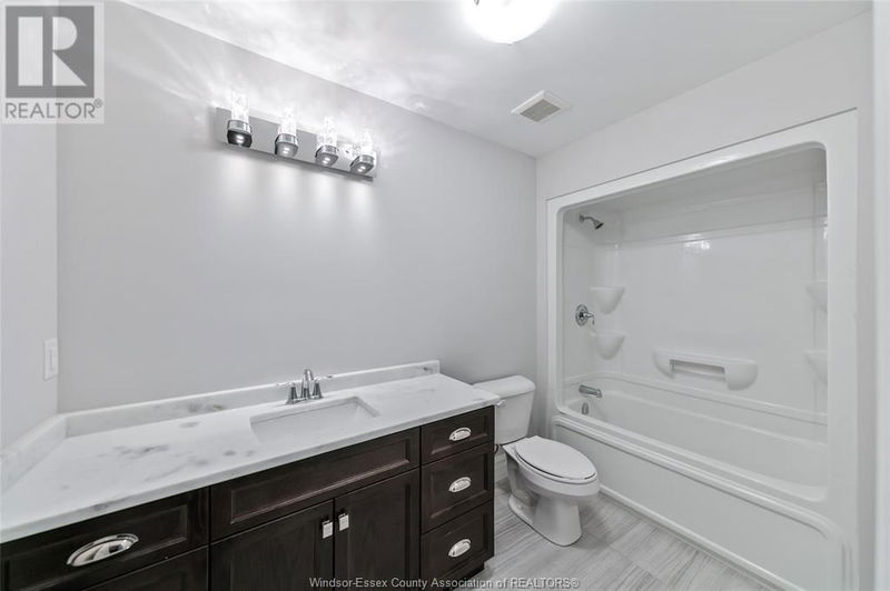 245 CHARLES null  Essex, N8M3E9 | Image 23