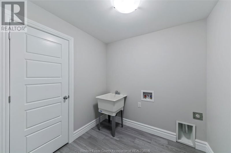 245 CHARLES null  Essex, N8M3E9 | Image 25