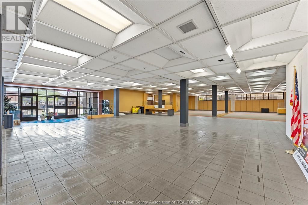 MAIN FLOOR - 850 OUELLETTE AVENUE Image 11