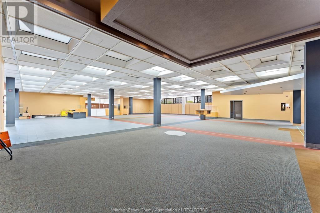 MAIN FLOOR - 850 OUELLETTE AVENUE Image 15