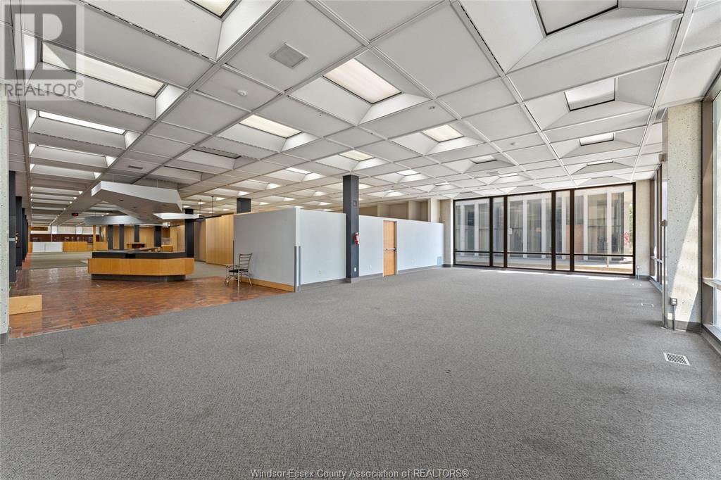 MAIN FLOOR - 850 OUELLETTE AVENUE Image 18