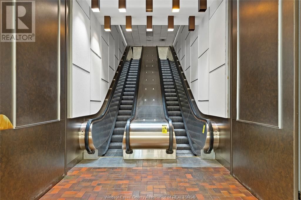 MAIN FLOOR - 850 OUELLETTE AVENUE Image 3
