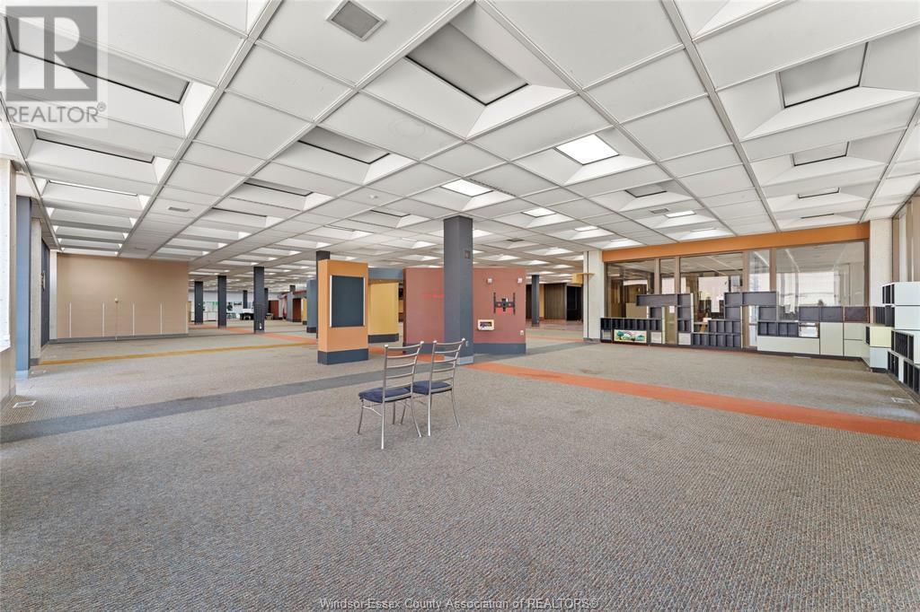 MAIN FLOOR - 850 OUELLETTE AVENUE Image 4