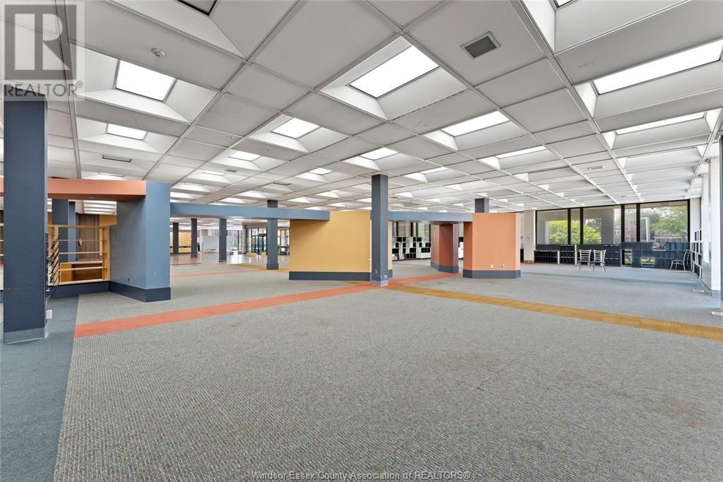 MAIN FLOOR - 850 OUELLETTE AVENUE Image 5