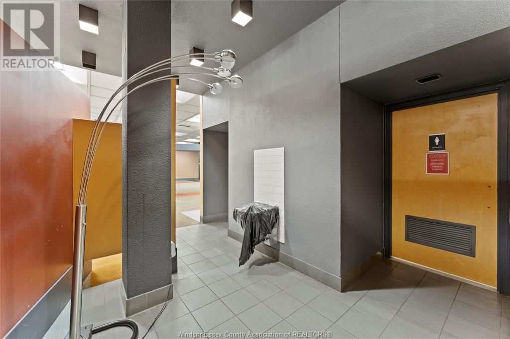 MAIN FLOOR - 850 OUELLETTE AVENUE Image 7