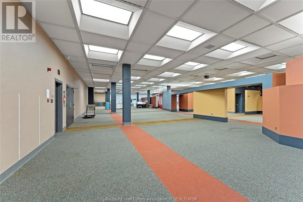 MAIN FLOOR - 850 OUELLETTE AVENUE Image 8
