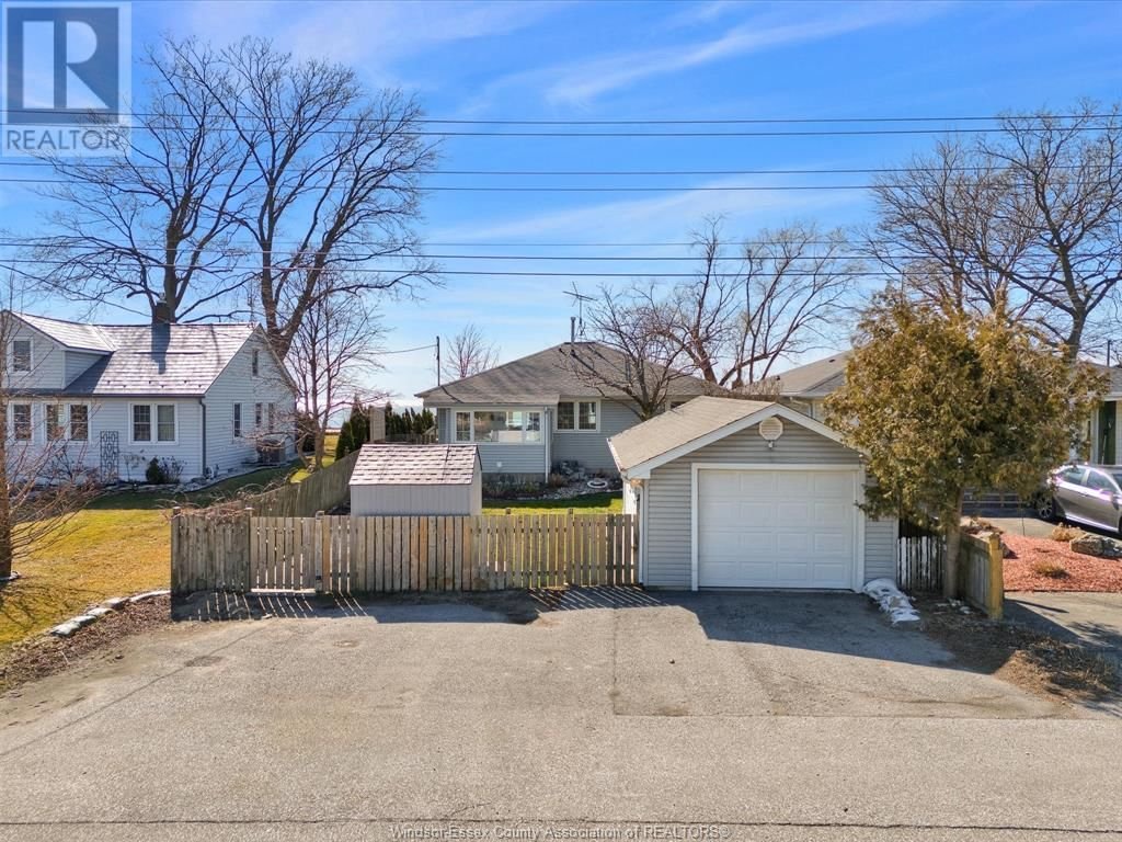 814 Point Pelee DRIVE Image 34