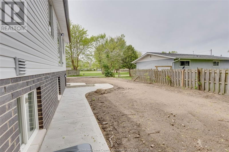 2318 FRONT Road  LaSalle, N9J2C2 | Image 17