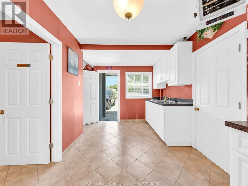 2558 HOWARD Avenue  Windsor, N8X3W2 | Image 20