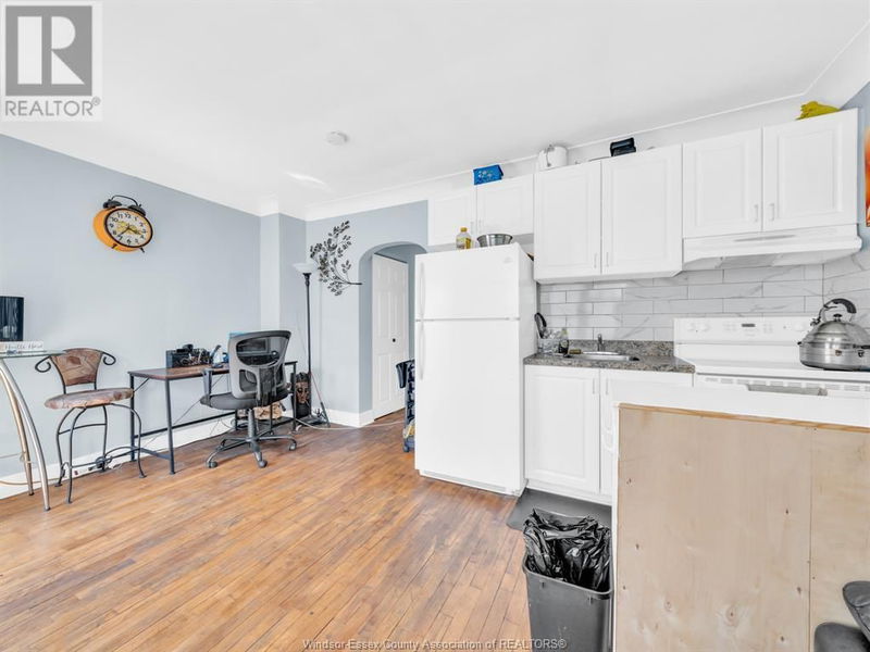 2558 HOWARD Avenue  Windsor, N8X3W2 | Image 25