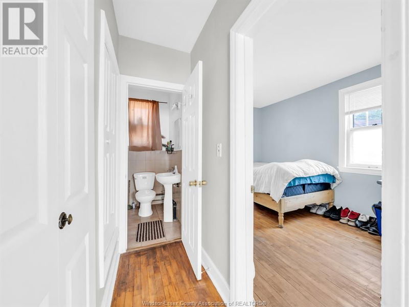 2558 HOWARD Avenue  Windsor, N8X3W2 | Image 27