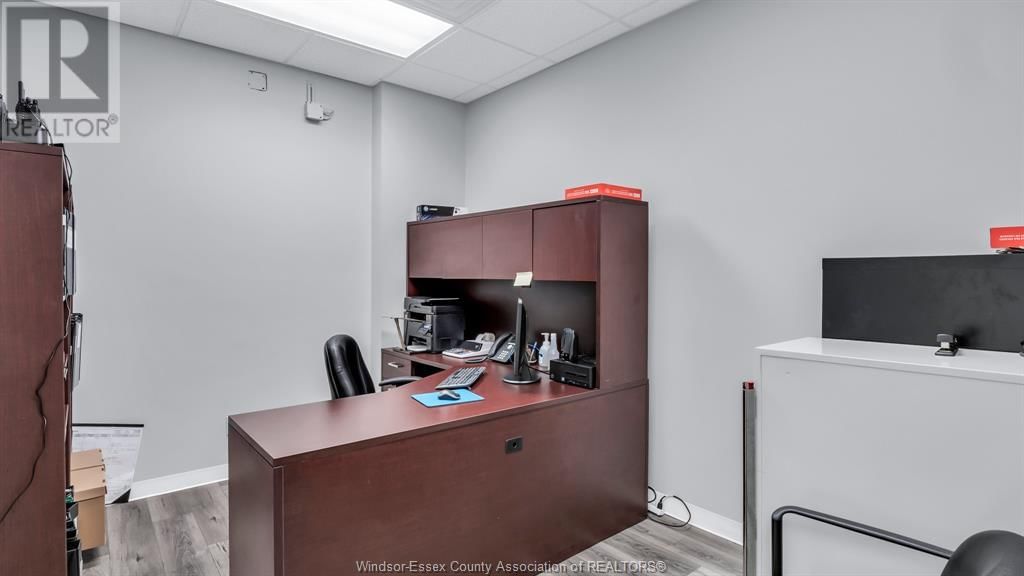 484 PELISSIER STREET Image 11