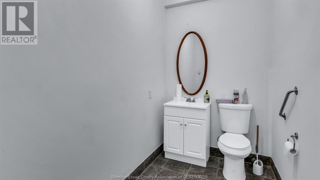 484 PELISSIER STREET Image 8
