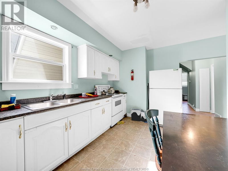 3329 SANDWICH Street  Windsor, N9C1B2 | Image 13