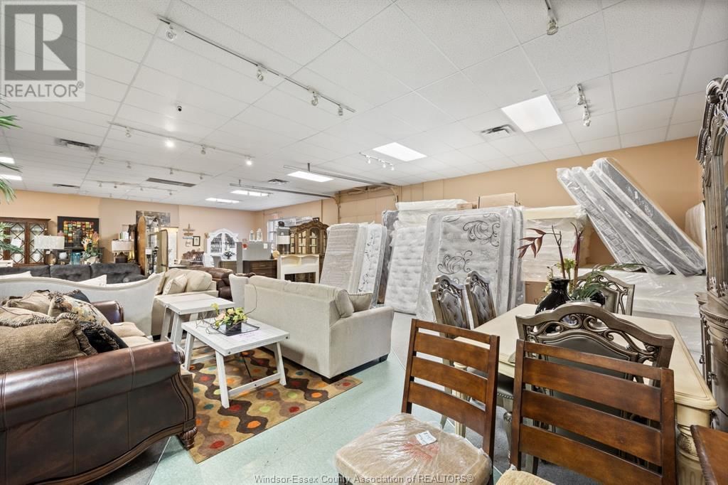 2570 OUELLETTE AVENUE Image 13