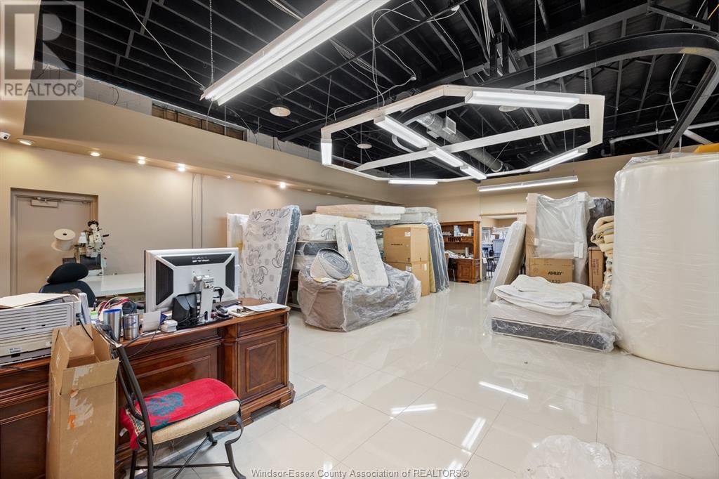 2570 OUELLETTE AVENUE Image 17