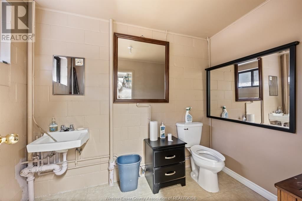 2570 OUELLETTE AVENUE Image 18