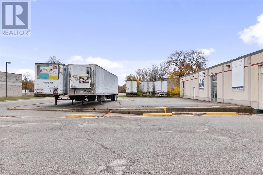 2570 OUELLETTE AVENUE Image 4