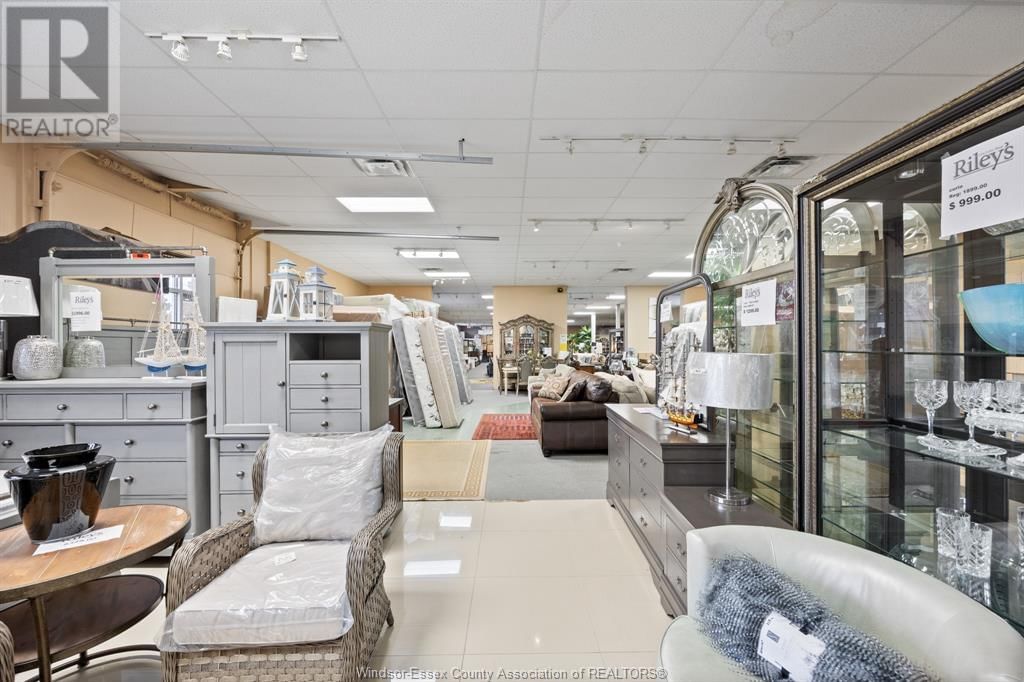 2570 OUELLETTE AVENUE Image 8