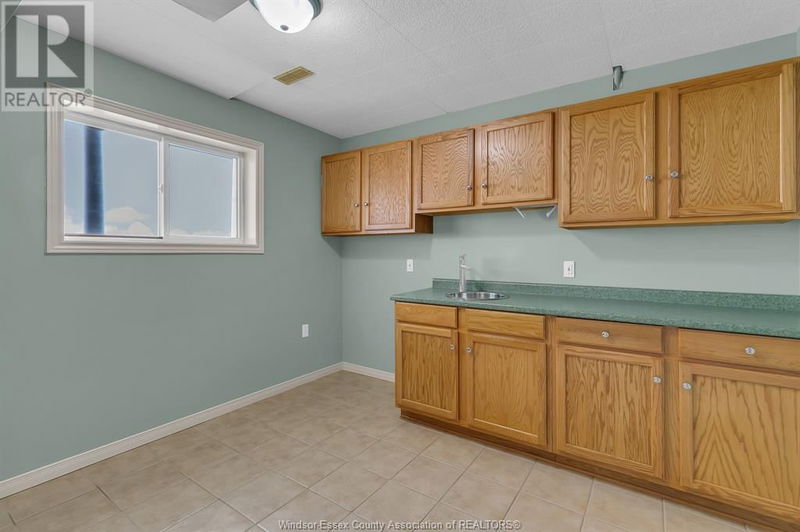 822 SILVERDALE null  Windsor, N9G2V9 | Image 24