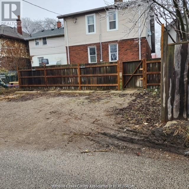 1551 YORK Image 10