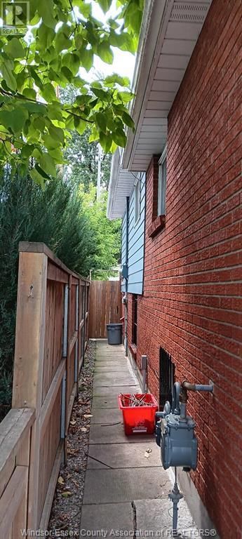 489 DOUGALL Avenue  Windsor, N9A4P7 | Image 22