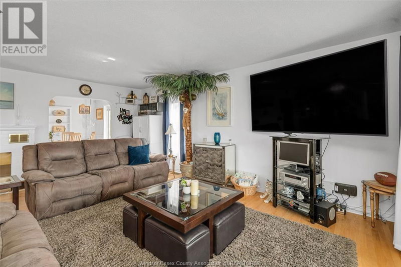 12086 RIVERSIDE Drive East Tecumseh, N8P1A9 | Image 35