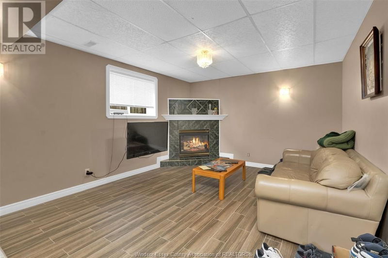 2308 ST. CLAIR Avenue  Windsor, N9E4S7 | Image 32