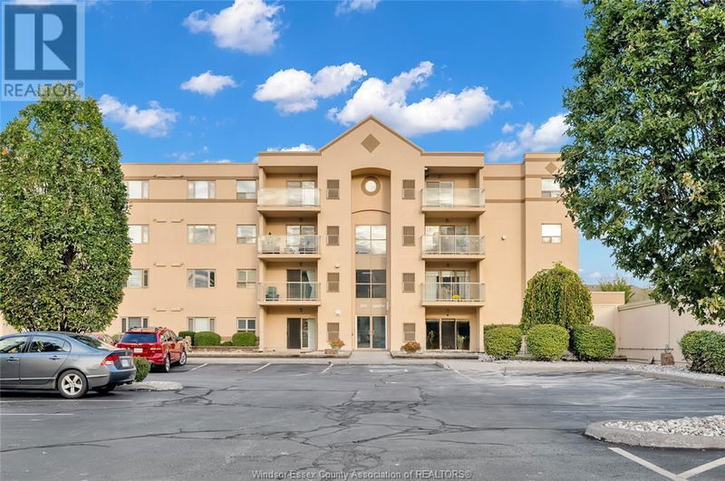  305 - 320 VILLAGE GROVE Drive  Tecumseh, N8N4X7 | Image 1