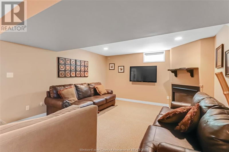 1217 IMPERIAL Crescent  Windsor, N9G2T5 | Image 21