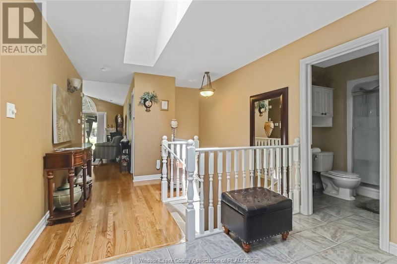 1217 IMPERIAL Crescent  Windsor, N9G2T5 | Image 7