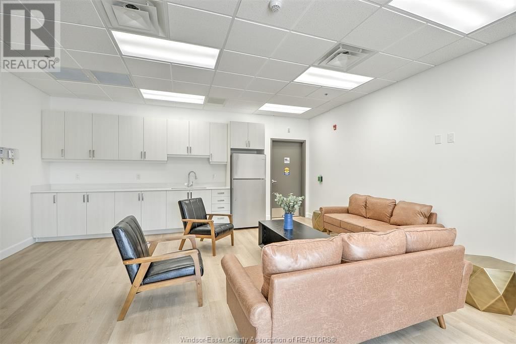310 - 207 BROCK Image 8