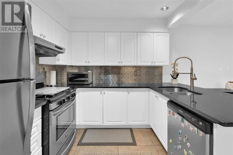 3933 RIVERSIDE Drive East Windsor, N8Y1B1 | Image 13