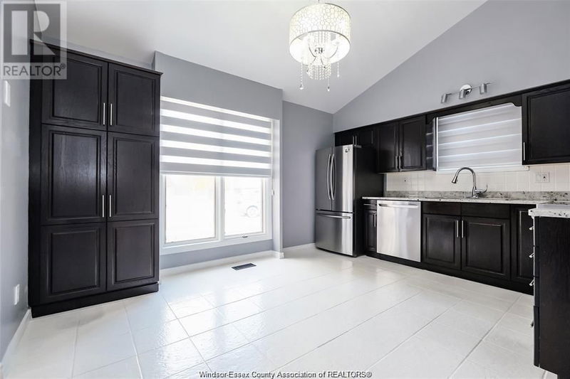 3206 FOREST GLADE Drive  Windsor, N8R1X3 | Image 5