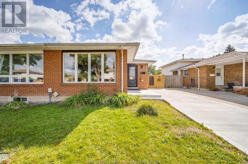 9793 LYNNGROVE Crescent  Windsor, N8R1B8 | Image 2