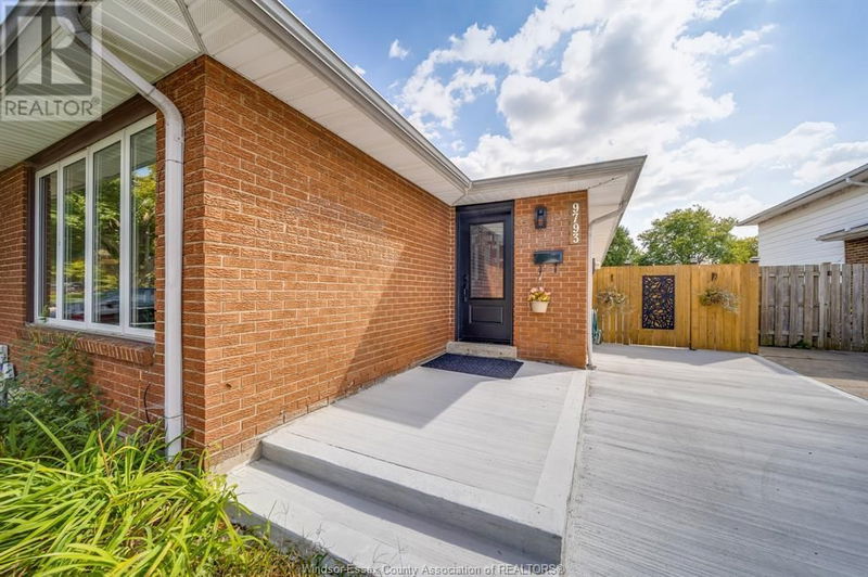 9793 LYNNGROVE Crescent  Windsor, N8R1B8 | Image 4