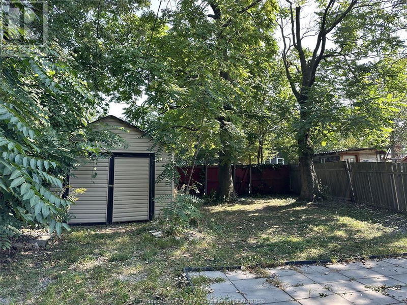 818 ST. LUKE Road  Windsor, N8Y3M5 | Image 9