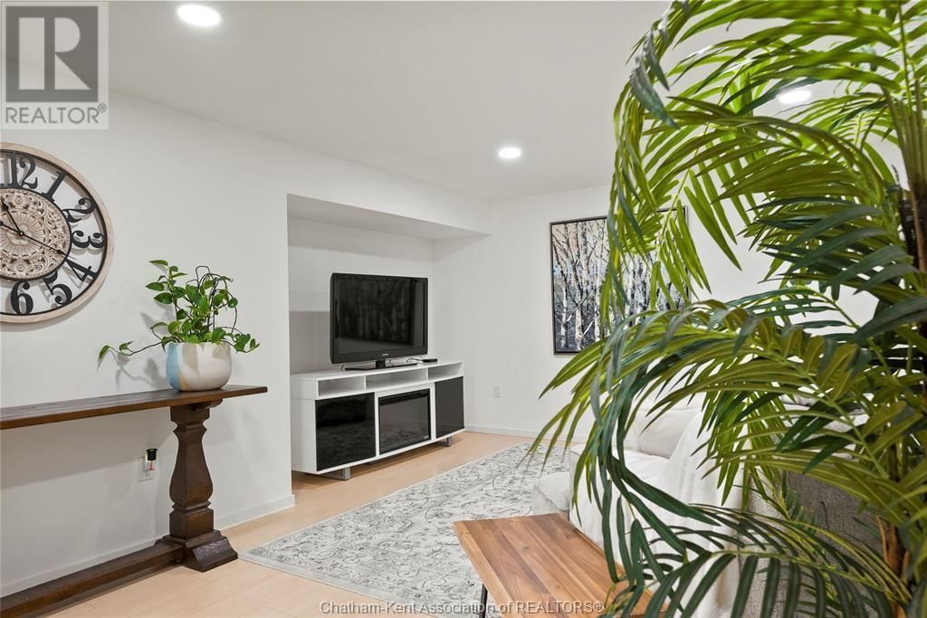 208 SUMMERSET PLACE Image 37