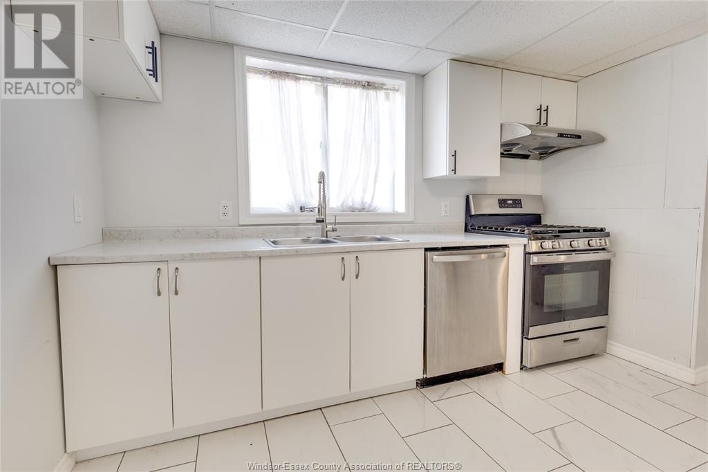 214 Simcoe Unit# LOWER Image 4