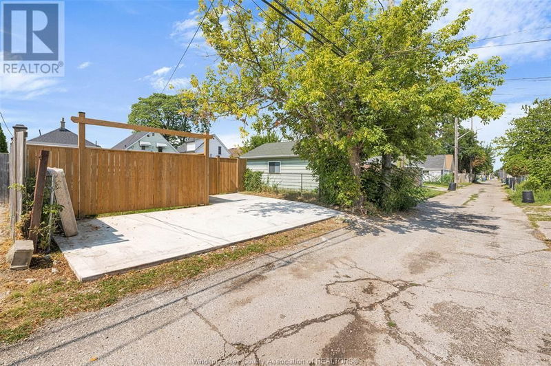 1102 LANGLOIS Avenue  Windsor, N9A2H5 | Image 22