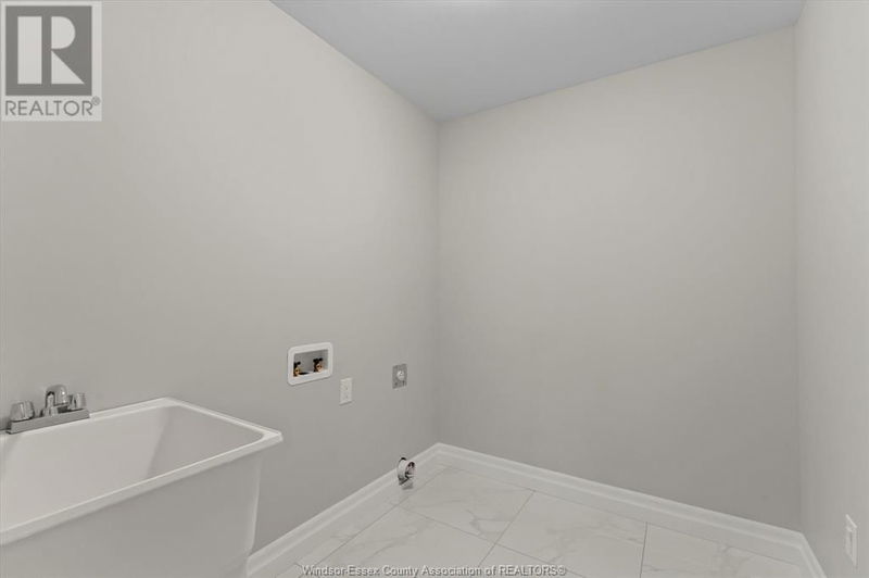 2428 Roxborough null  Windsor, N9E2Z8 | Image 32