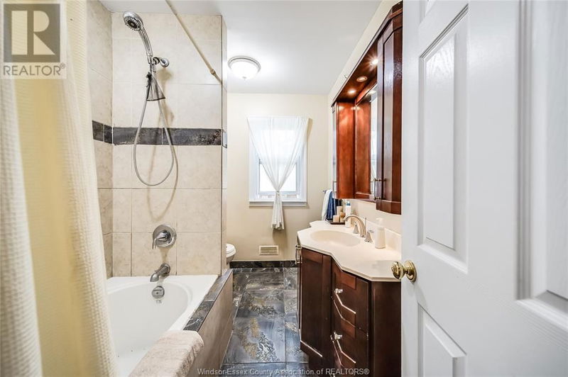 465 ROSELAWN Drive  Windsor, N9E1J9 | Image 25