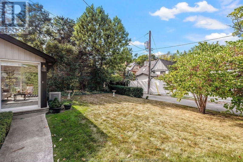 2067 WILLISTEAD Crescent  Windsor, N8Y1K6 | Image 37