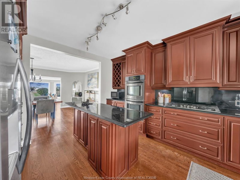 8210 RIVERSIDE Drive  Windsor, N8S1E6 | Image 17