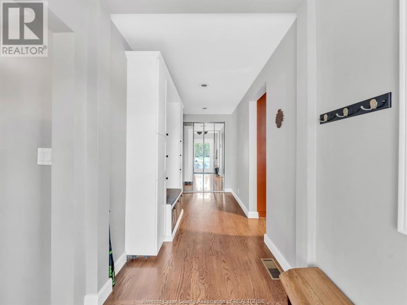 8210 RIVERSIDE Drive  Windsor, N8S1E6 | Image 27