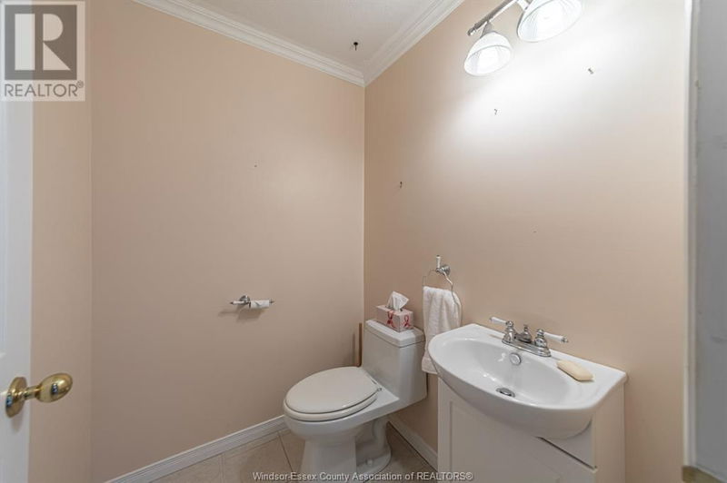 18240 & 18 ERIE SHORE Drive  Blenheim, N0P1A0 | Image 18