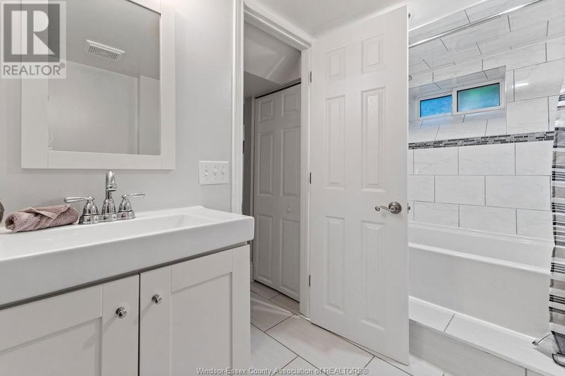 2558 GLADSTONE Avenue  Windsor, N8W2P3 | Image 39